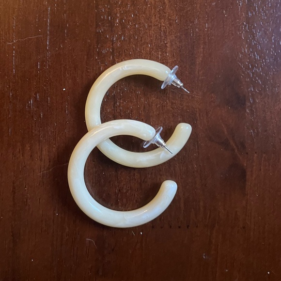 Lane Bryant Cream Earrings - Picture 2 of 3